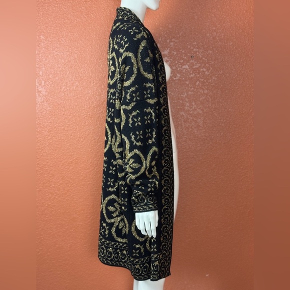 Distinctly Different Vintage Elegant Black and Gold Women's Sweater Size 47 - Picture 7 of 13